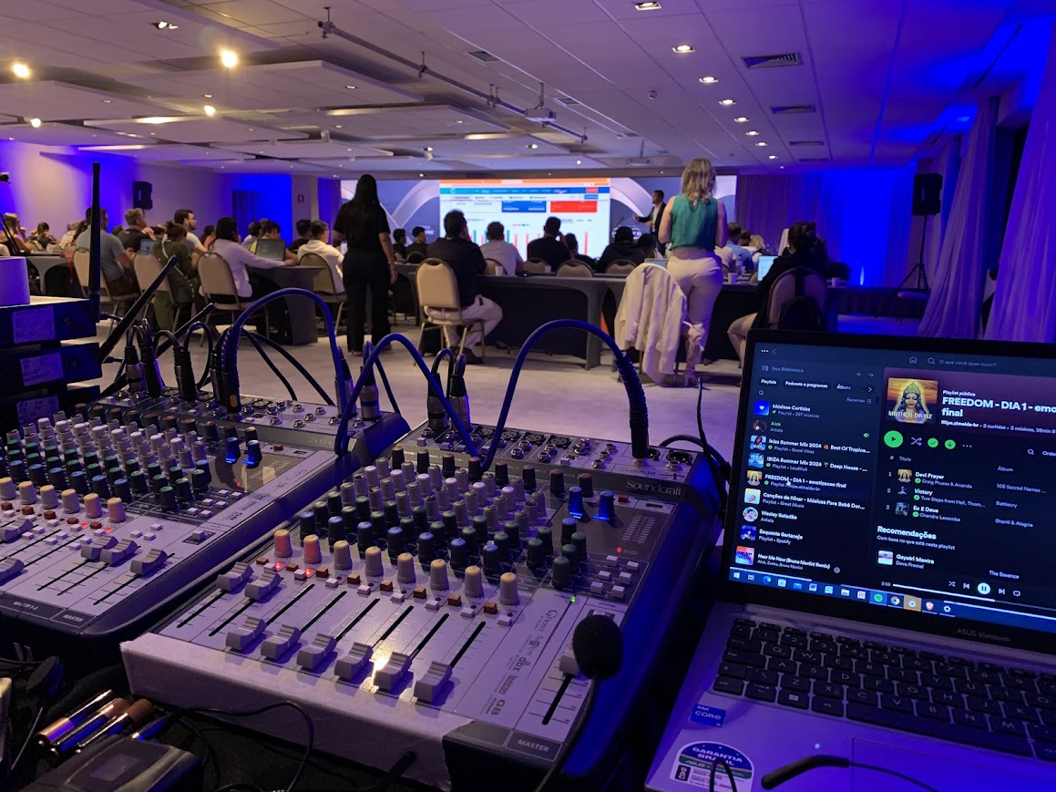 sonorização, projeção , painel de led, tecnico de som, projetor , microfones sem fio 