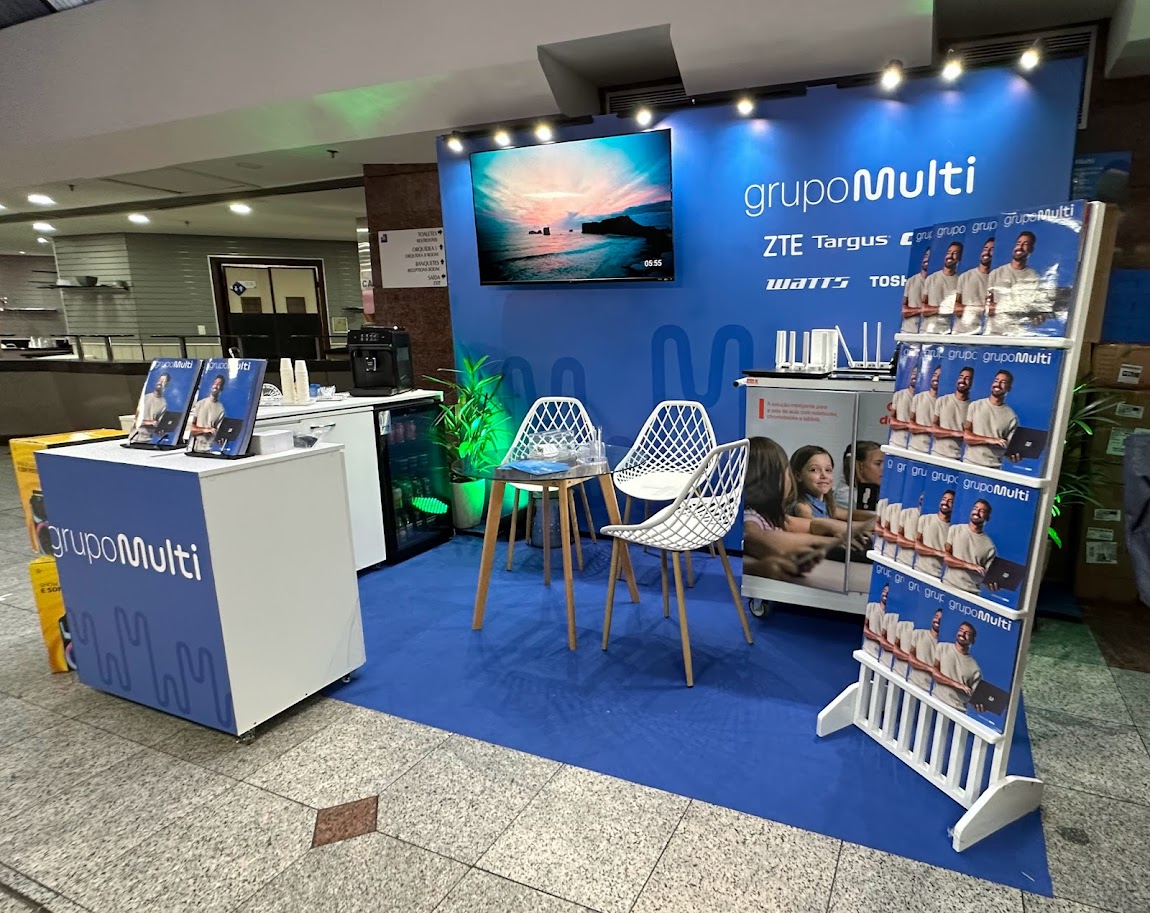 stand cenografico, porta livros, locação de mesa e cadeiras, locação de TV, backdrop, cafeteira , totem de fotos e totem de led