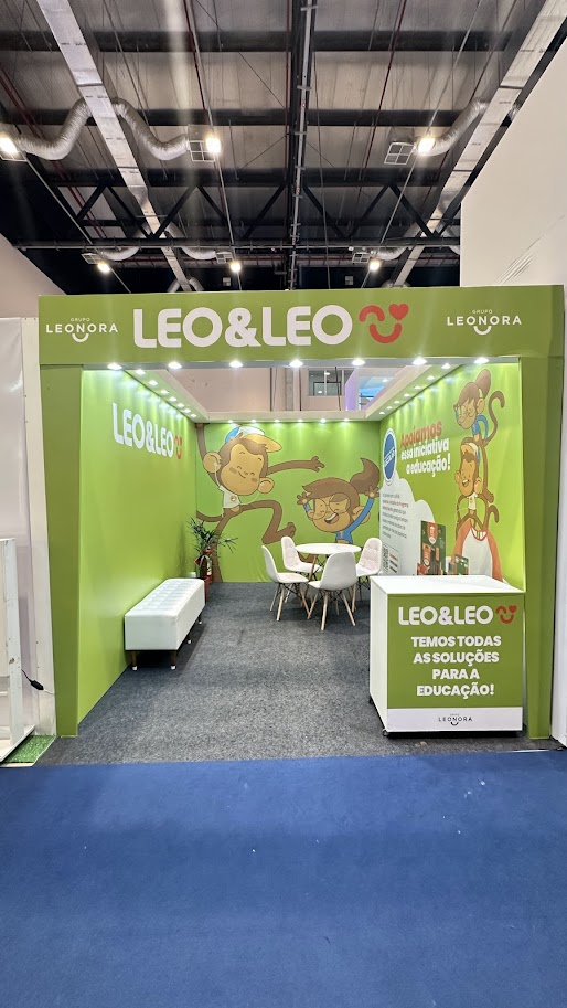 Stand cenografico, porta livros, locação de mesa e cadeiras, locação de TV, backdrop, cafeteira , totem de fotos e totem de led