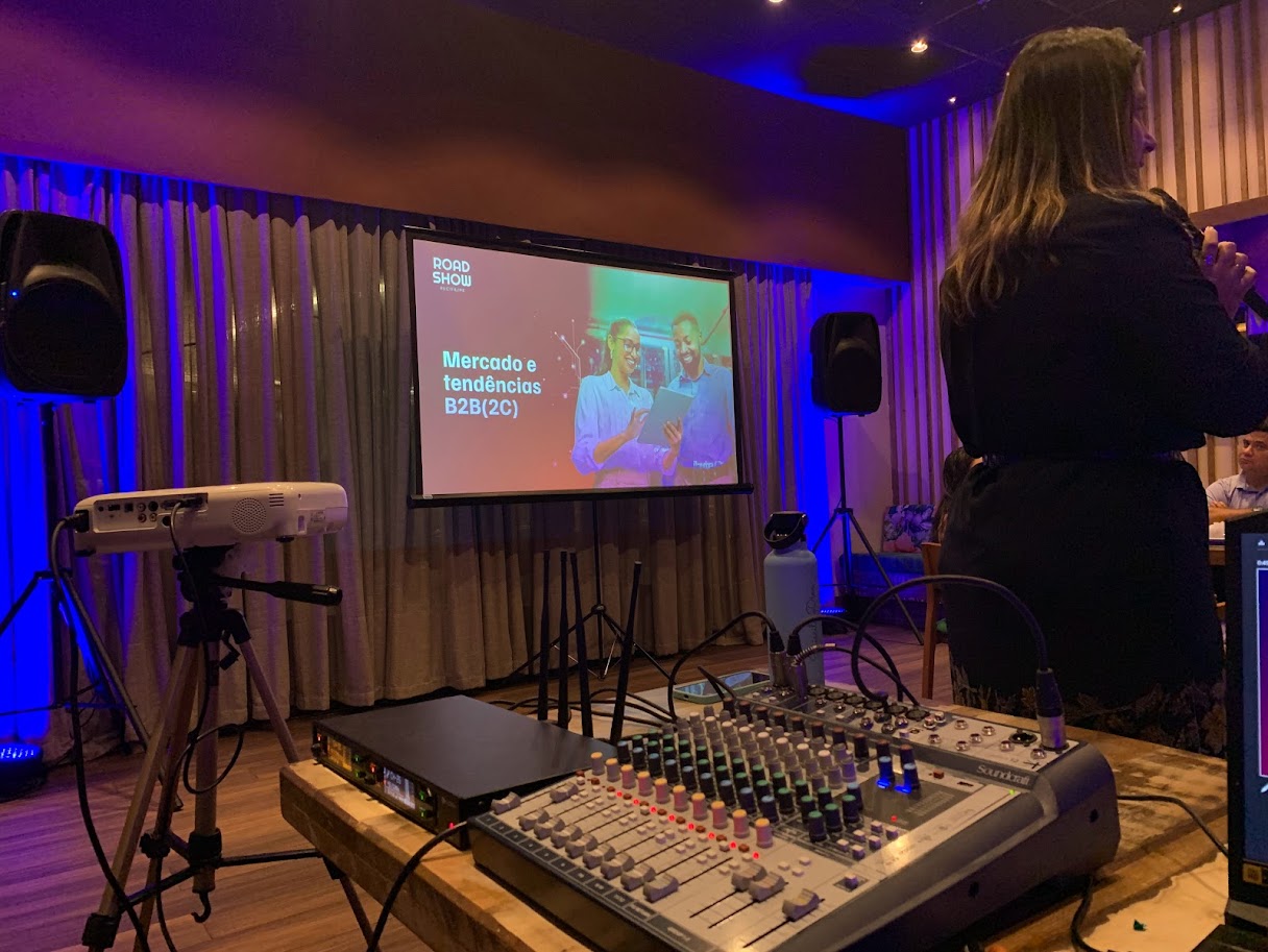 sonorização, projeção , painel de led, tecnico de som, projetor , microfones sem fio 