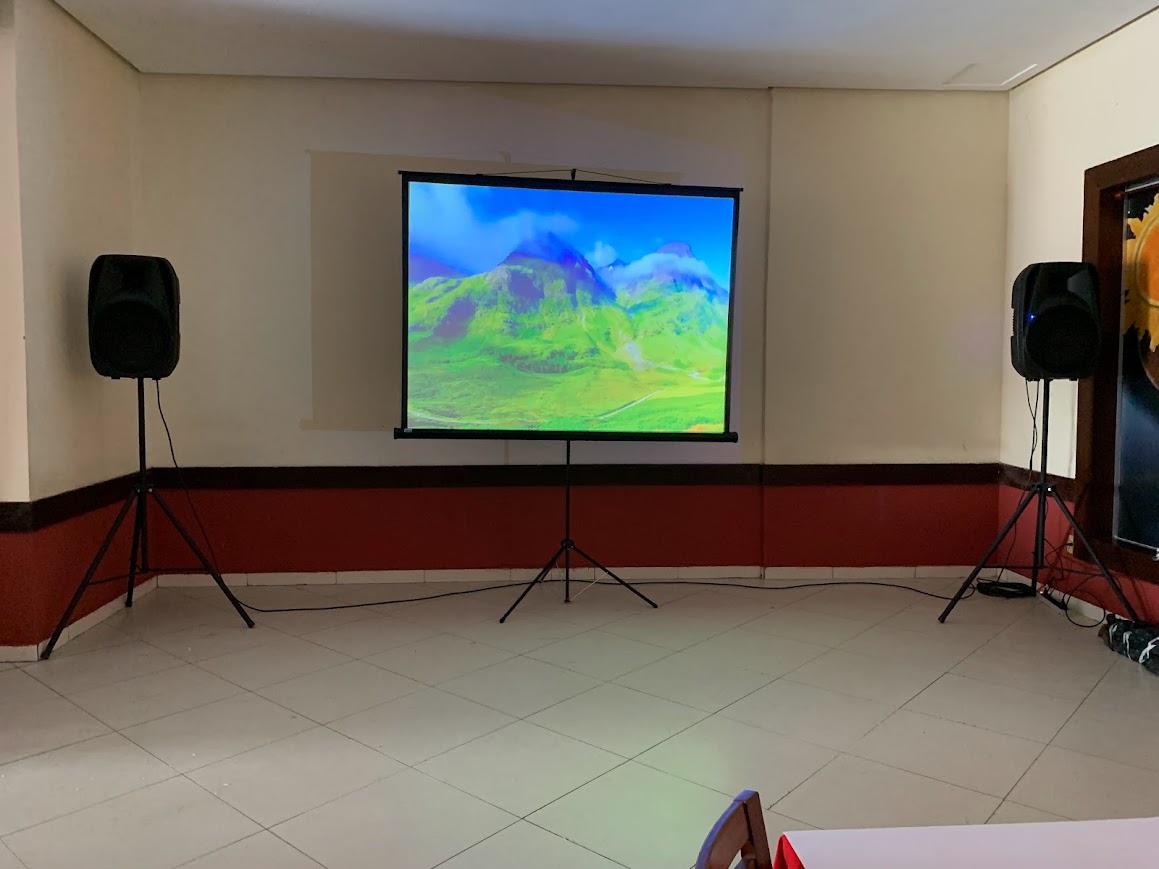 sonorização, projeção , painel de led, tecnico de som, projetor , microfones sem fio 