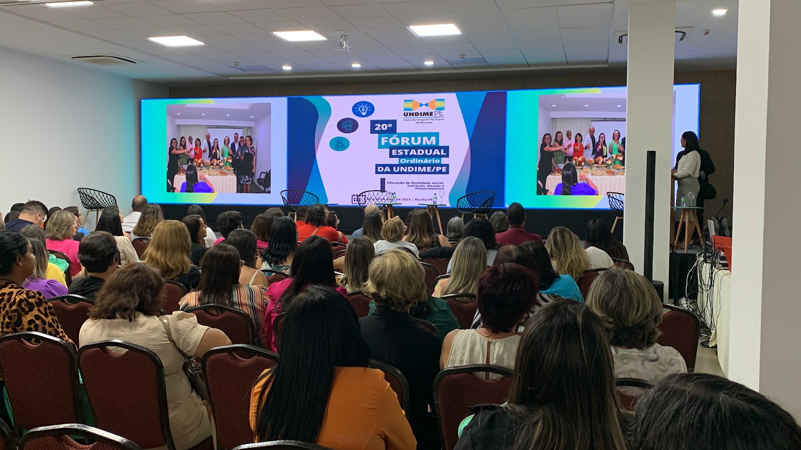 painel de led, sonorização, locação de mesa de canto, locação de cadeiras